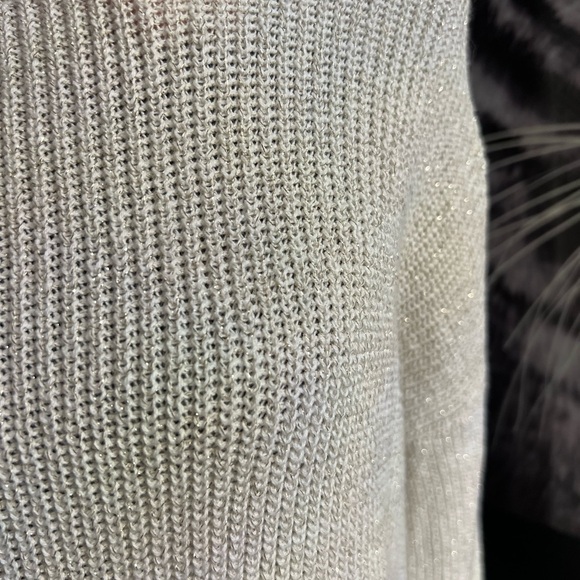 💛🤍EUC- A.N.A WHITE SWEATER WITH LIGHT GOLD SPARKLE SZ L💛🤍 - Picture 4 of 6